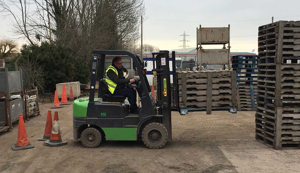 Why Is It Important To Get A Counterbalance Forklift Licence Euro 1 Training